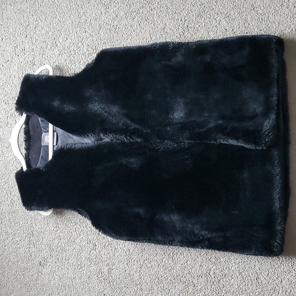 Woman's Vince  Camuto Oversized Plush Black Faux Fur Vest Size S/M